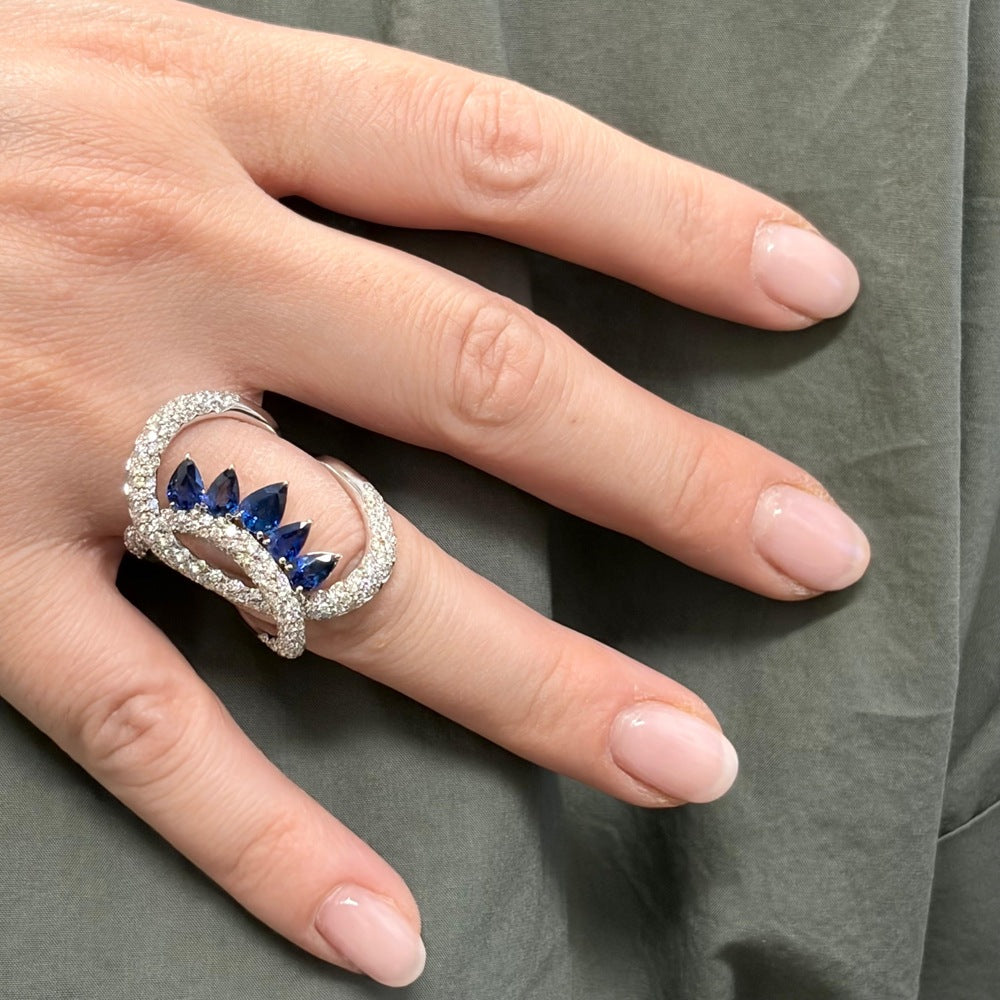 Anello Fascia Crivelli Oro Bianco con Zaffiri Blu e Diamanti