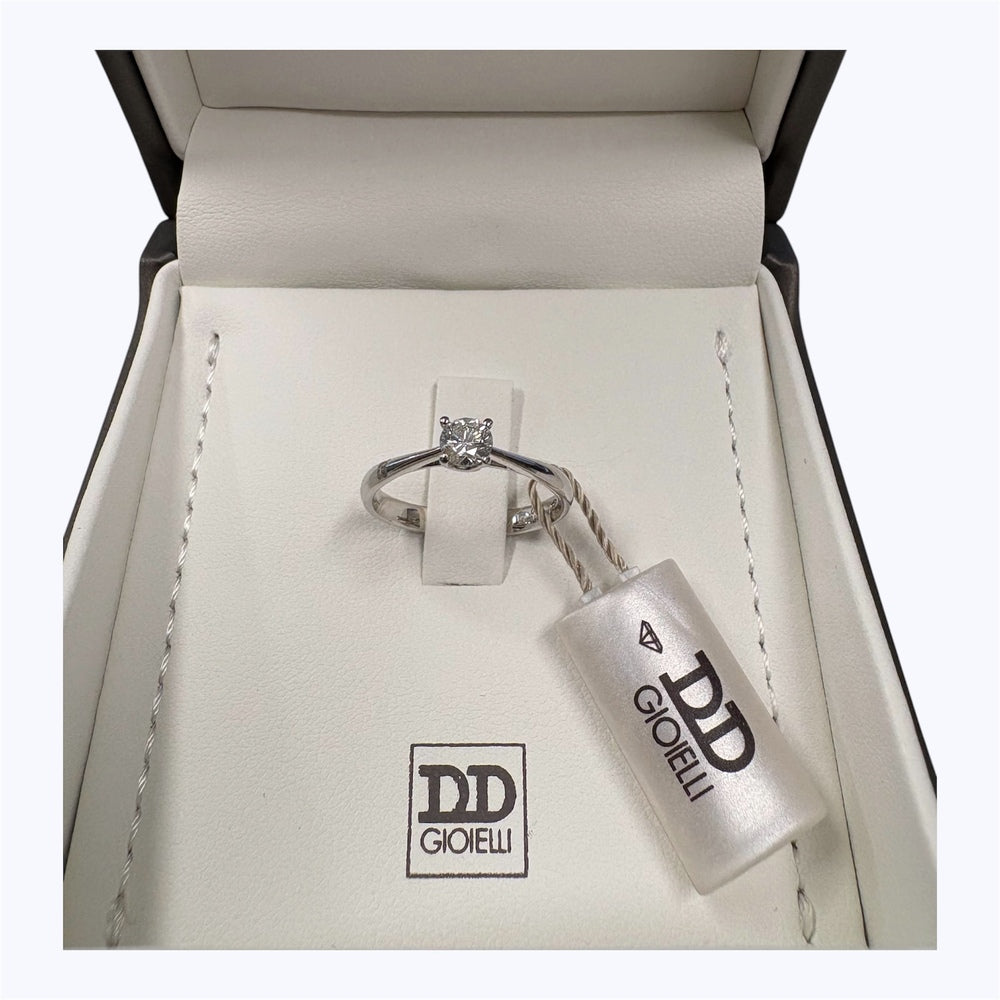 Anello Solitario DAVITE&DELUCCHI Oro Bianco e Diamante