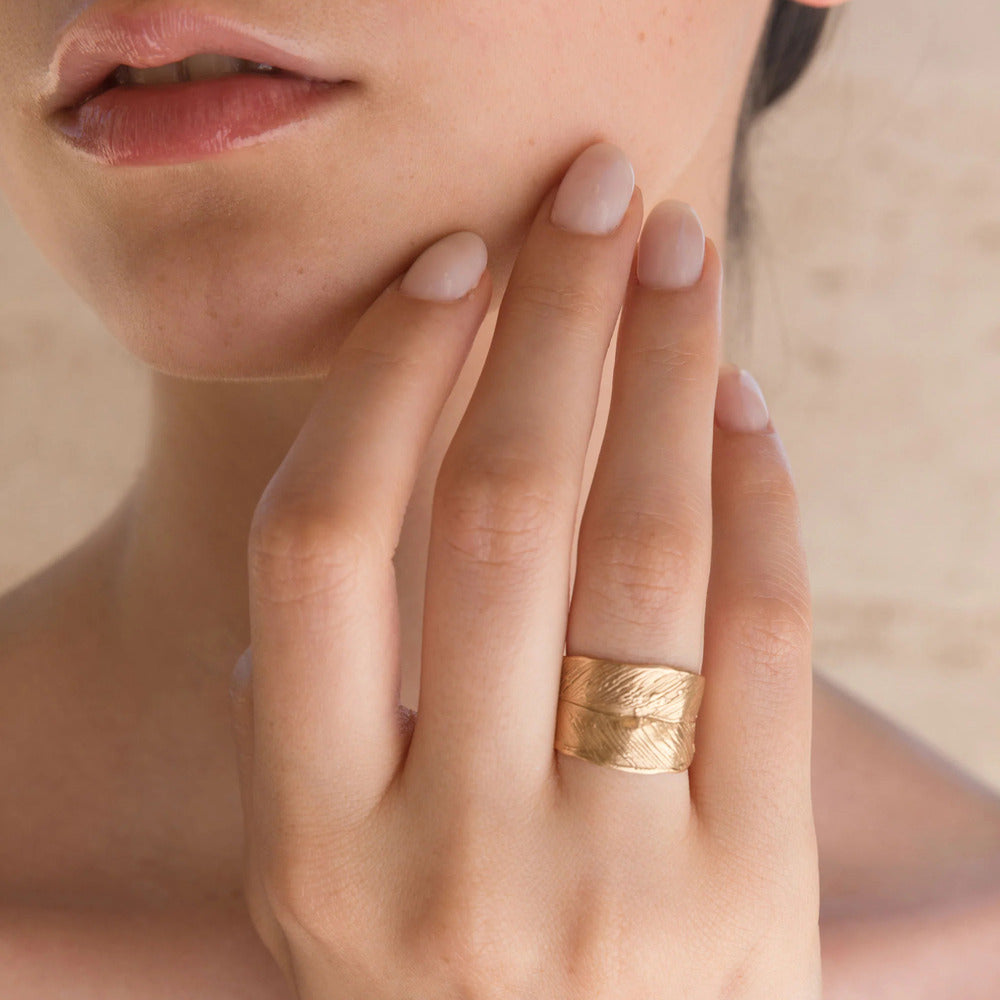 Anello Giulia Barela Single Leaf in Bronzo bagnato Oro 24 carati