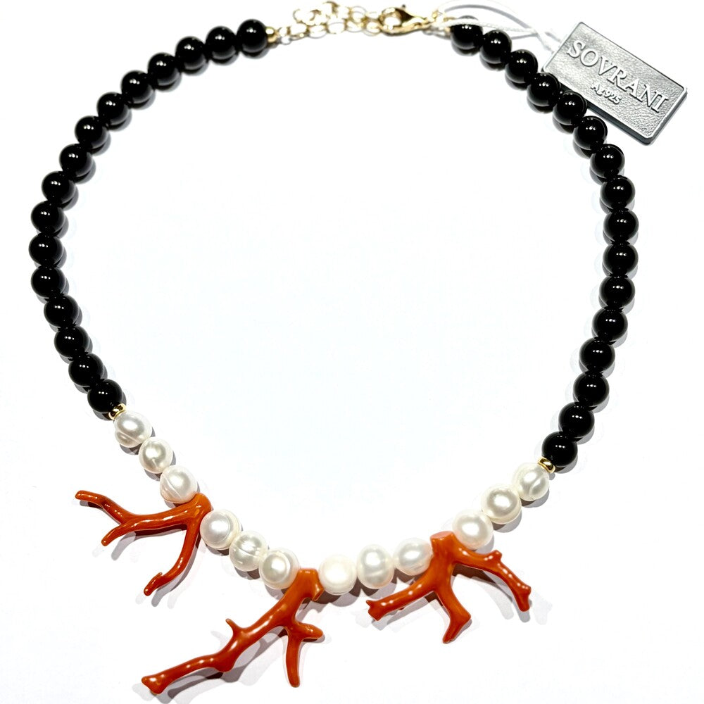 Collana SOVRANI in Argento dorato con Perle bianche e nere e Corallo
