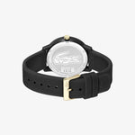orologio sportivo lacoste in silicone nero con dettagli dorati vista lato posteriore